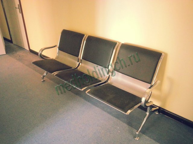 секция стульев для посетителей